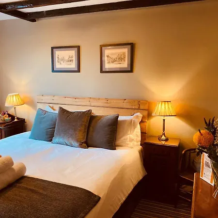 Minster Walk 4*