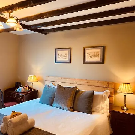 Minster Walk 4*